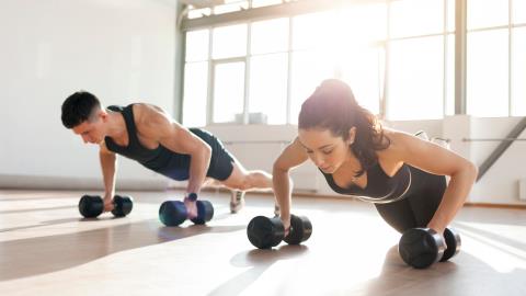 Prensa del diablo: cómo hacerlo y los beneficios para desarrollar la fuerza de todo el cuerpo