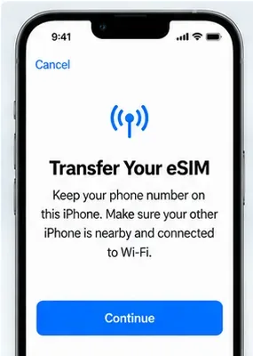 Écran Transférer votre eSIM de l'iPhone invitant l'utilisateur à continuer pendant que l'autre iPhone reste à proximité