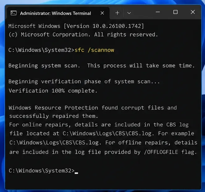 管理者権限を持つWindowsターミナルでsfc/scannowを実行し、修復されたシステムファイルを報告しています。